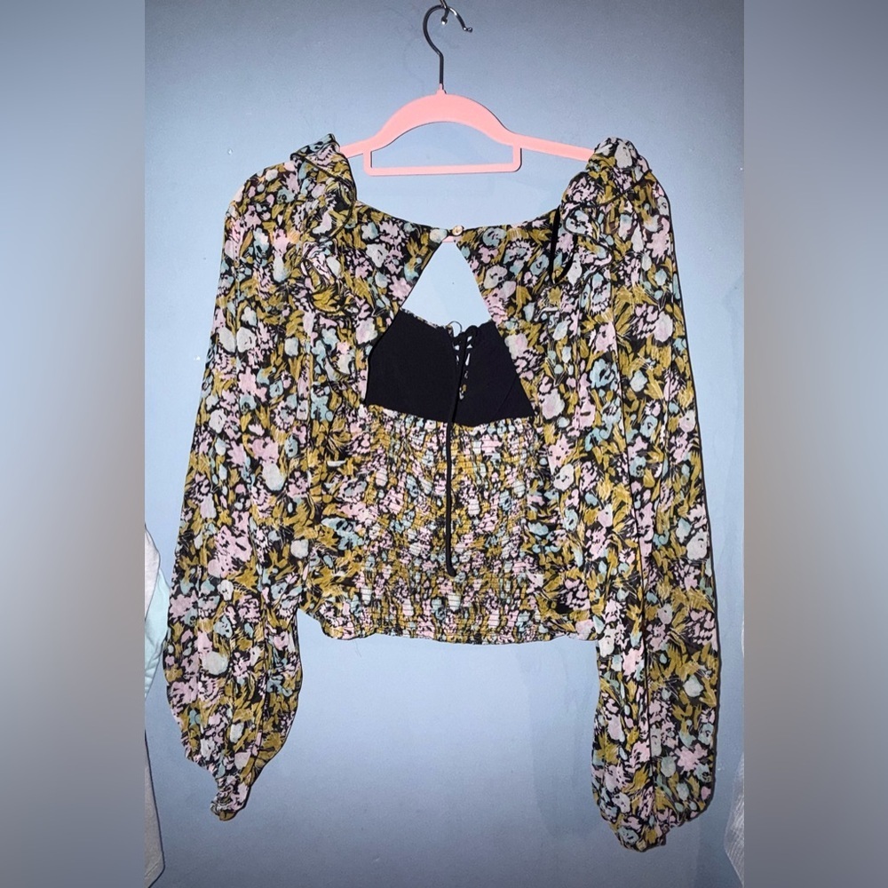 🌼 Free People Floral Ruched Blouse – Size M - Picture 2 of 3